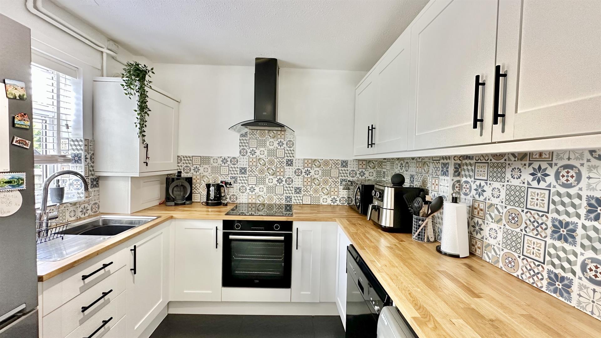 2 bed property in Keymer Close, St Leonards On Sea